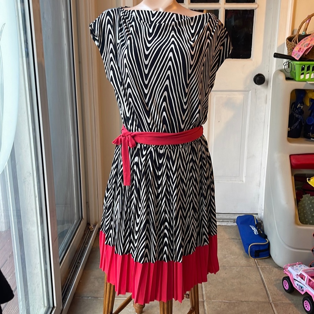 Studio 1 Size Large Stretch Dress with Tie Belt-